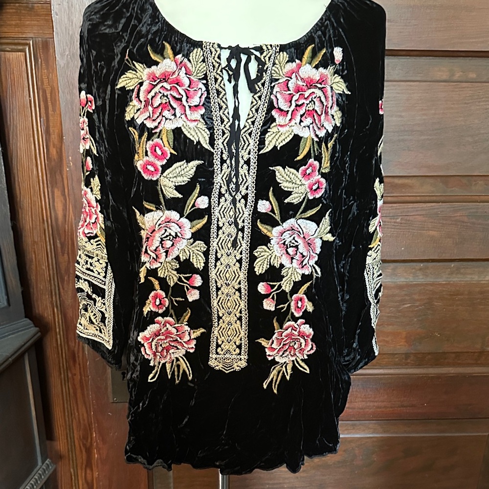 Johnny Was Black Velvet Embroidered Top Sz S